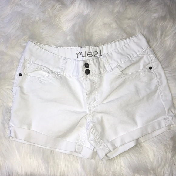Rue21 Pants - NEVER WORN RUE 21 WHITE JEAN SHORTS💙